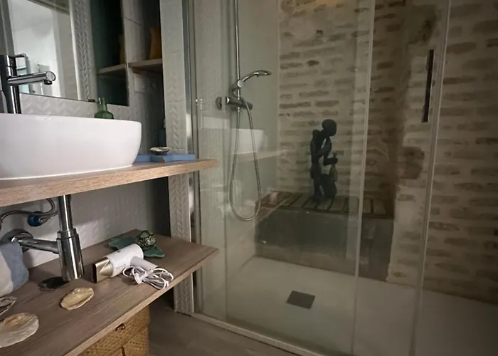 En Casa Familiar, Bano Propio 2 *